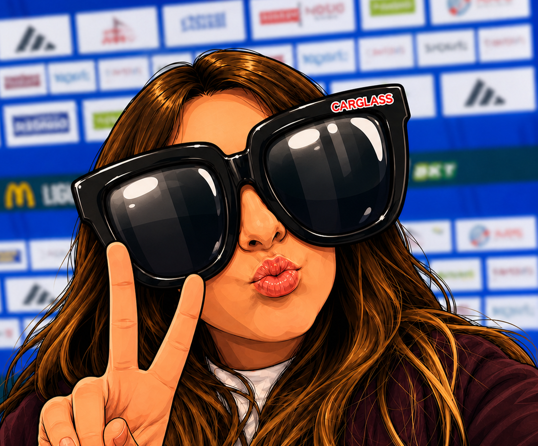 Camille avec lunettes (image principale)